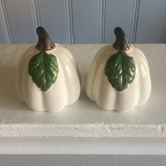 NWT- Set of 2- White Green Leaf Porcelain Glazed Fall Pumpkin Decorations - Picture 13 of 16